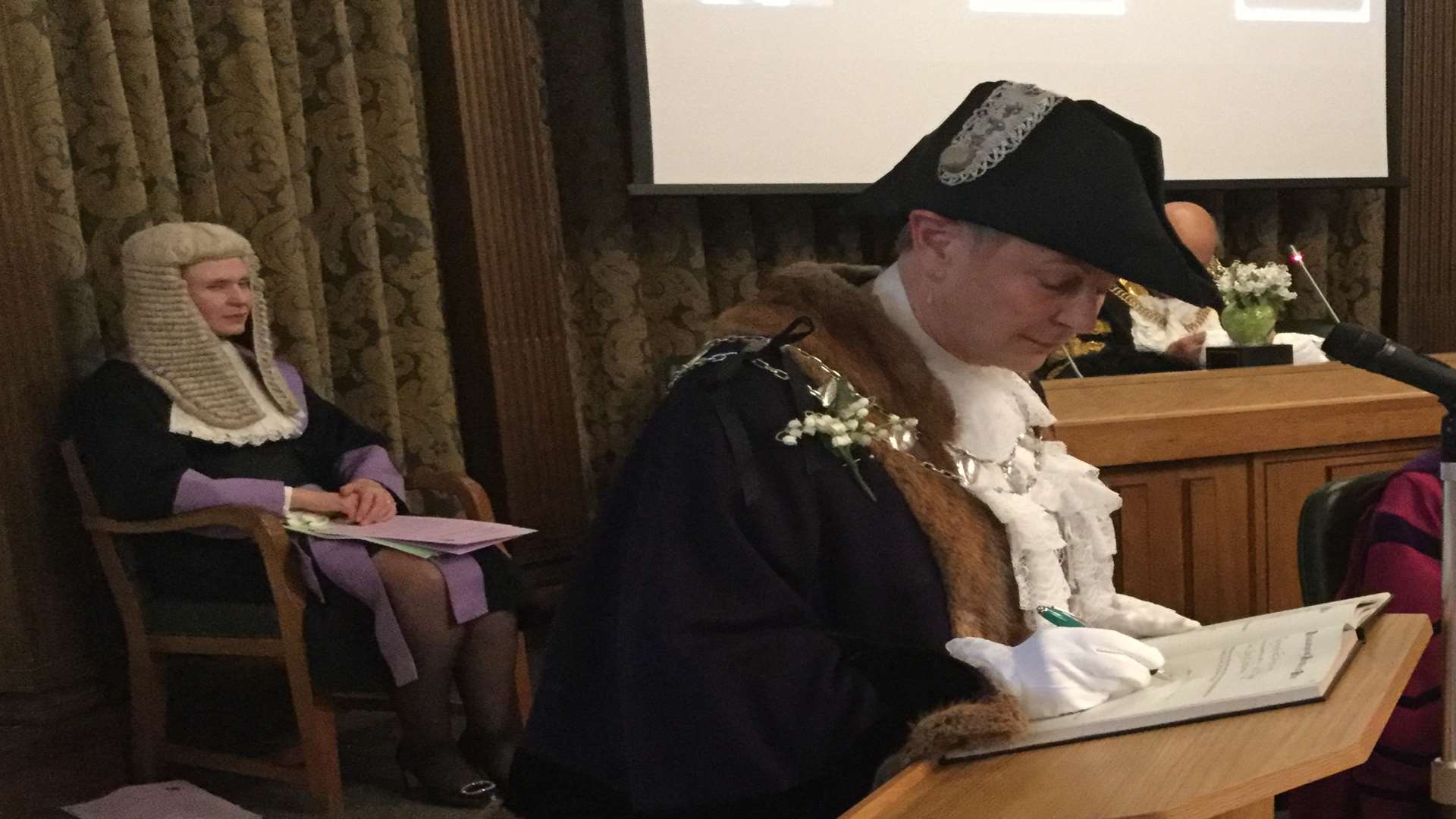Cllr Rosemary Doyle signs the register to become the new Lord Mayor of Canterbury.
