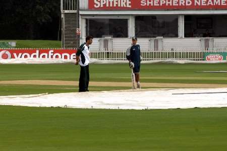 Worcester captain Vikram Solanki and Geraint Jones hoping for the rain to lift. PICTURE: BARRY GOODWIN