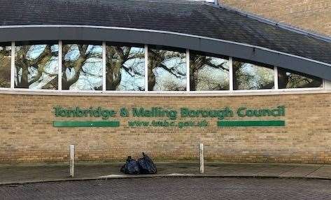 Hetty took her missed bins to Tonbridge and Malling Borough Council's offices