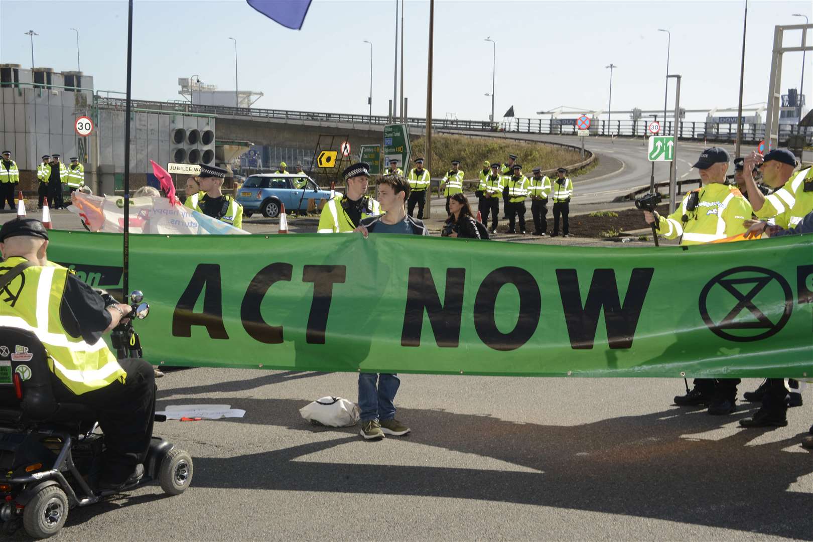 Dover Townwall street to Dover docks Extinction Rebellion protest.A small number block the ntrance to the docks.Picture: Paul Amos. (19904799)