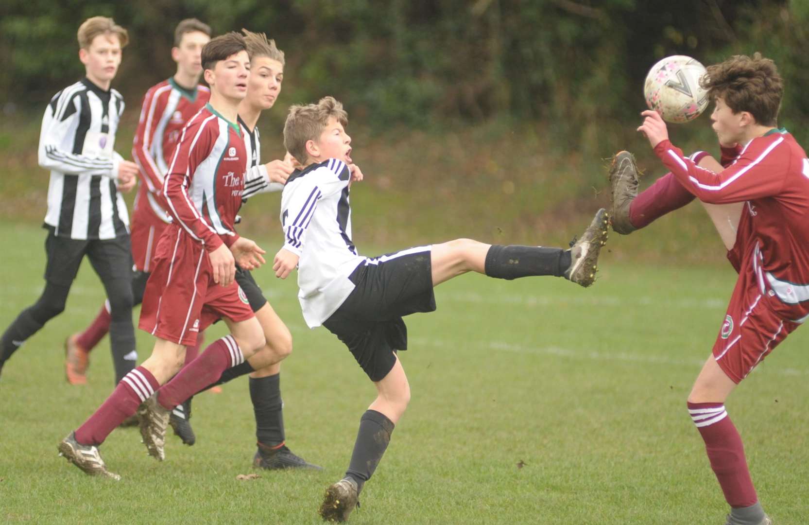 Under-15 sides Real 60 Lynx and Cobham Colts on the stretch Picture: Steve Crispe