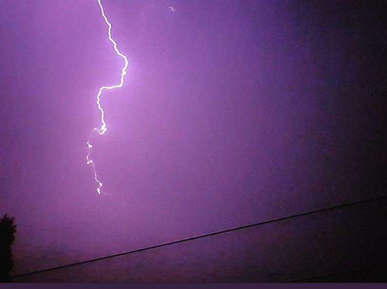 Lightning in the skies over Dartford. Picture @Amar_sian (2232168)