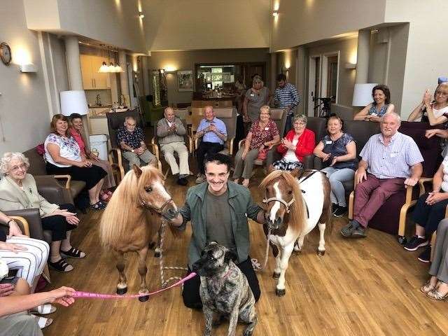 TV Supervet Professor Noel Fitzpatrick with therapy ponies Dame Maggie and Princess Rose at the Heart of Kent Hospice near Maidstone. The encounter was featured on Channel 4's Animal Rescue Live