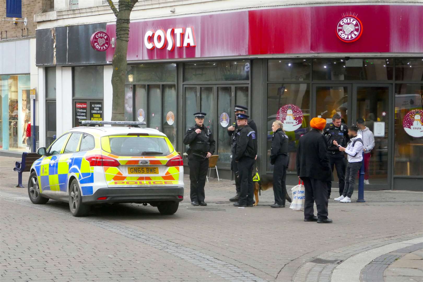 Police were spotted outside Costa (5612282)