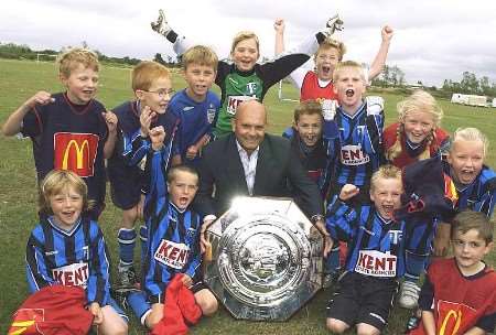 Former Chelsea and England star Ray Wilkins with Tankerton under 8s at Seaview Holiday Village,Swalecliffe. Picture: GERRY WHITTAKER