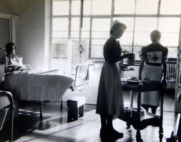 Nurses on McMaster ward at the K&C in 1953