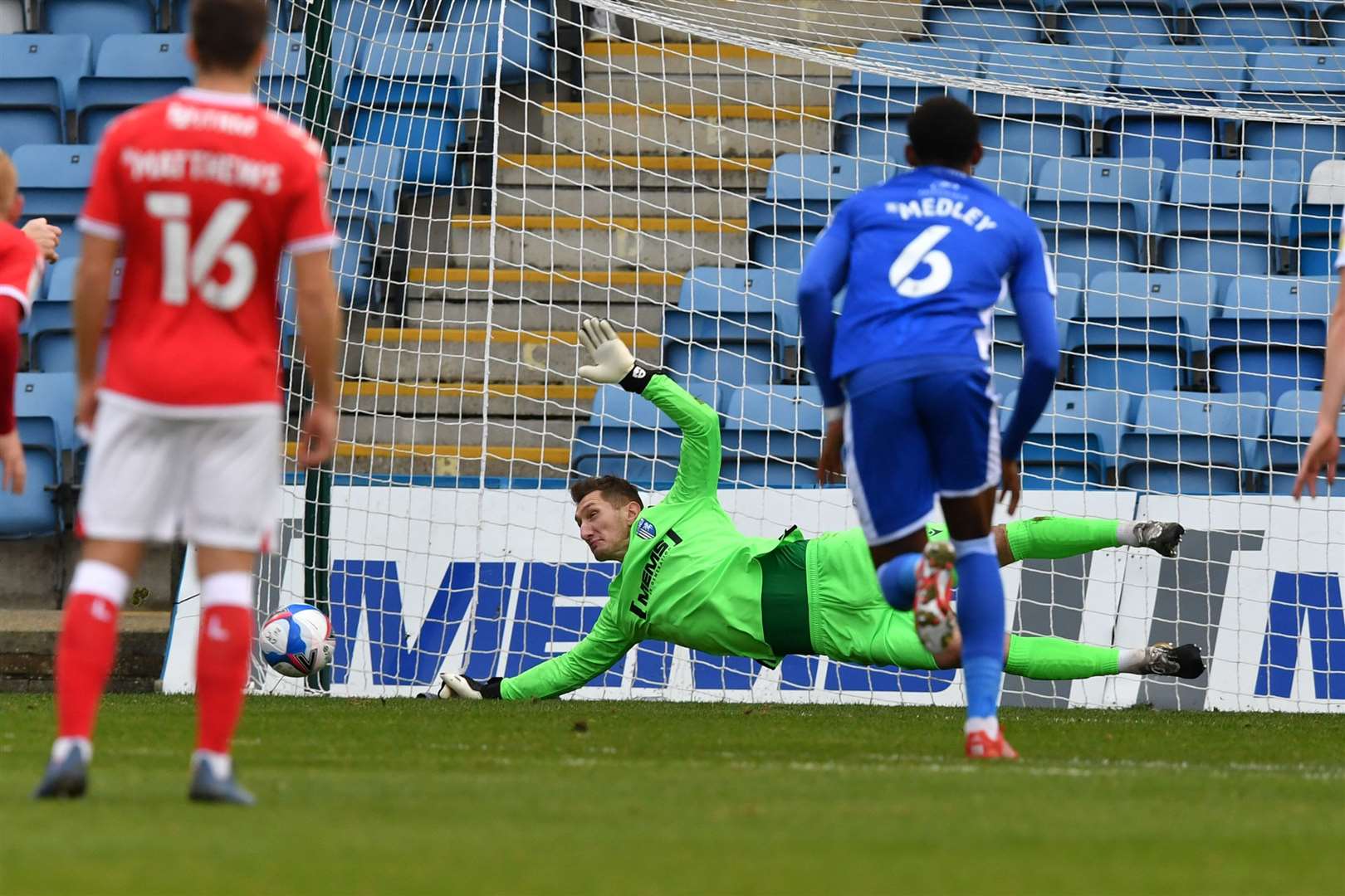 Jack Bonham saves Conor Washington's penalty Picture: Keith Gillard (43222525)