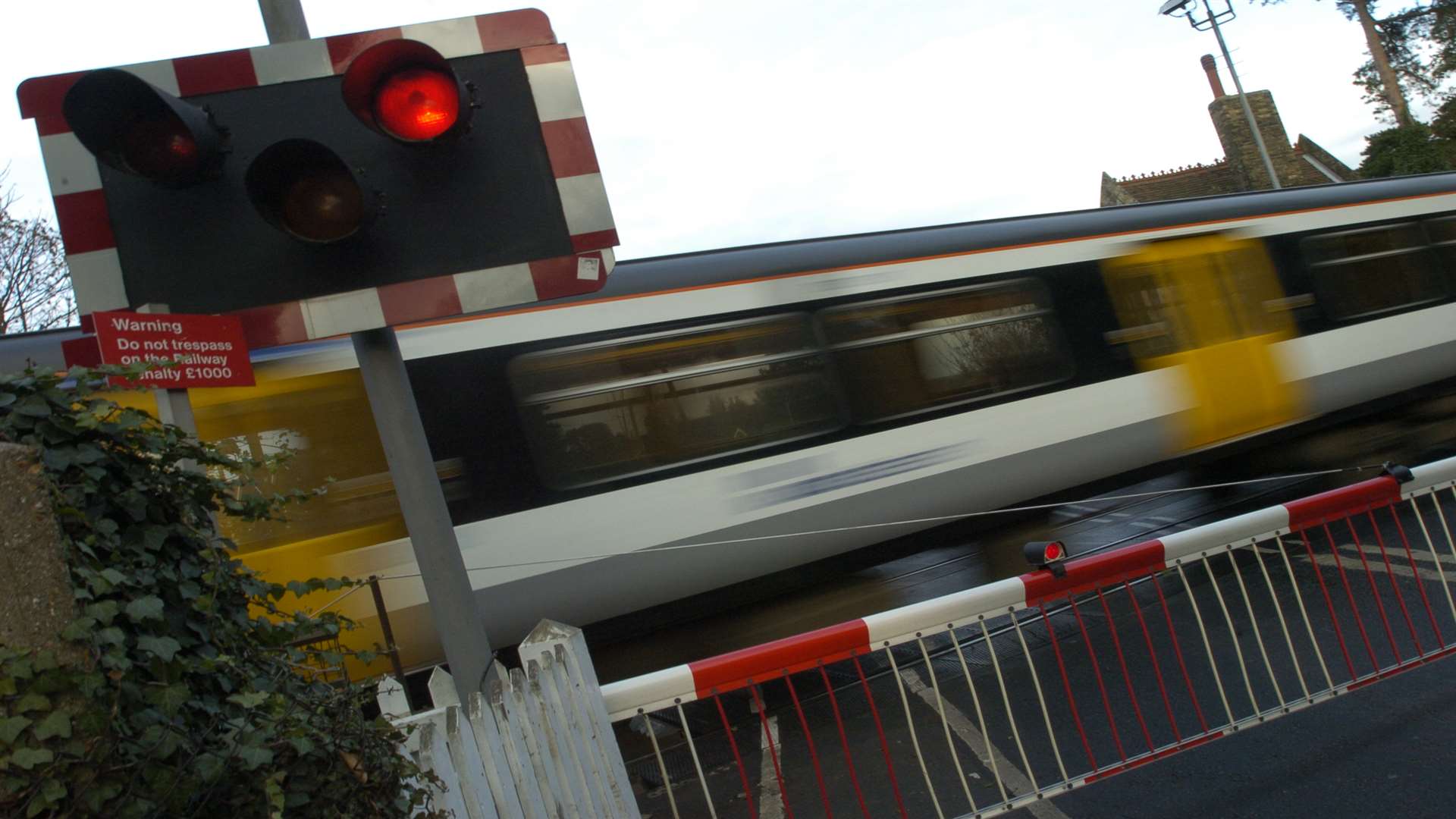The level crossing at Station Road, Aylesford