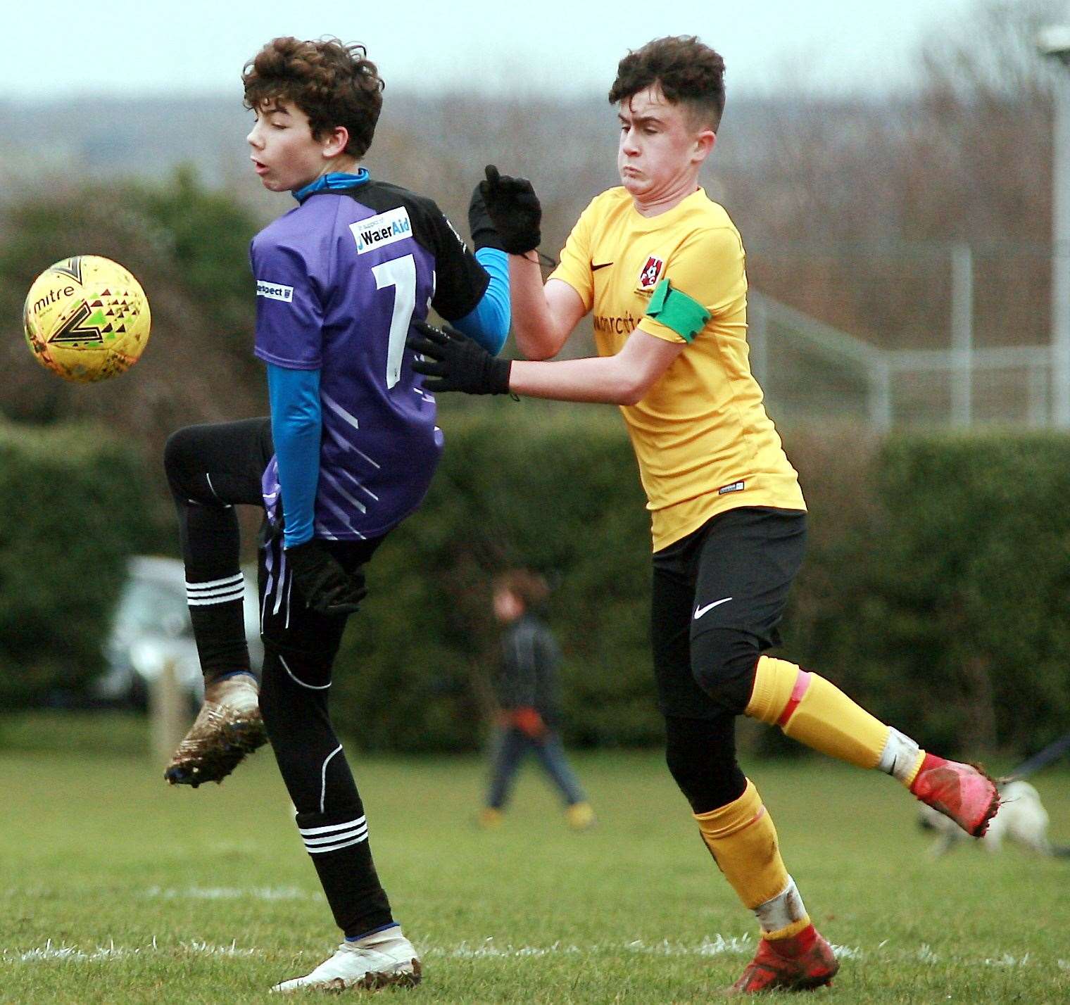 Anchorians Pumas (purple/black) under pressure from Thamesview in Under-15 Division 2 Picture: Phil Lee
