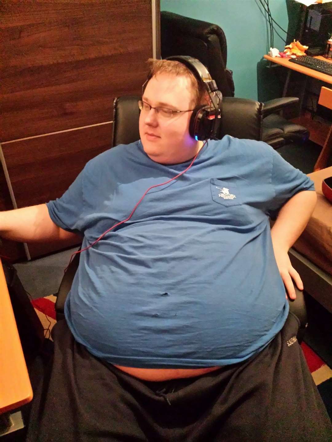 Former gaming addict David Breaker, from Gillingham, was left feeling suicidal when he weighed 32 stone