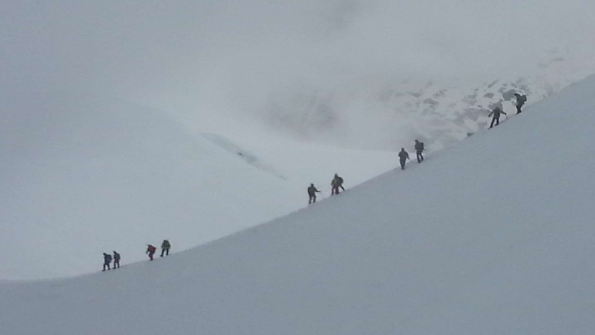 Brave mountaineers descend down the Aiguille De Midi mountain