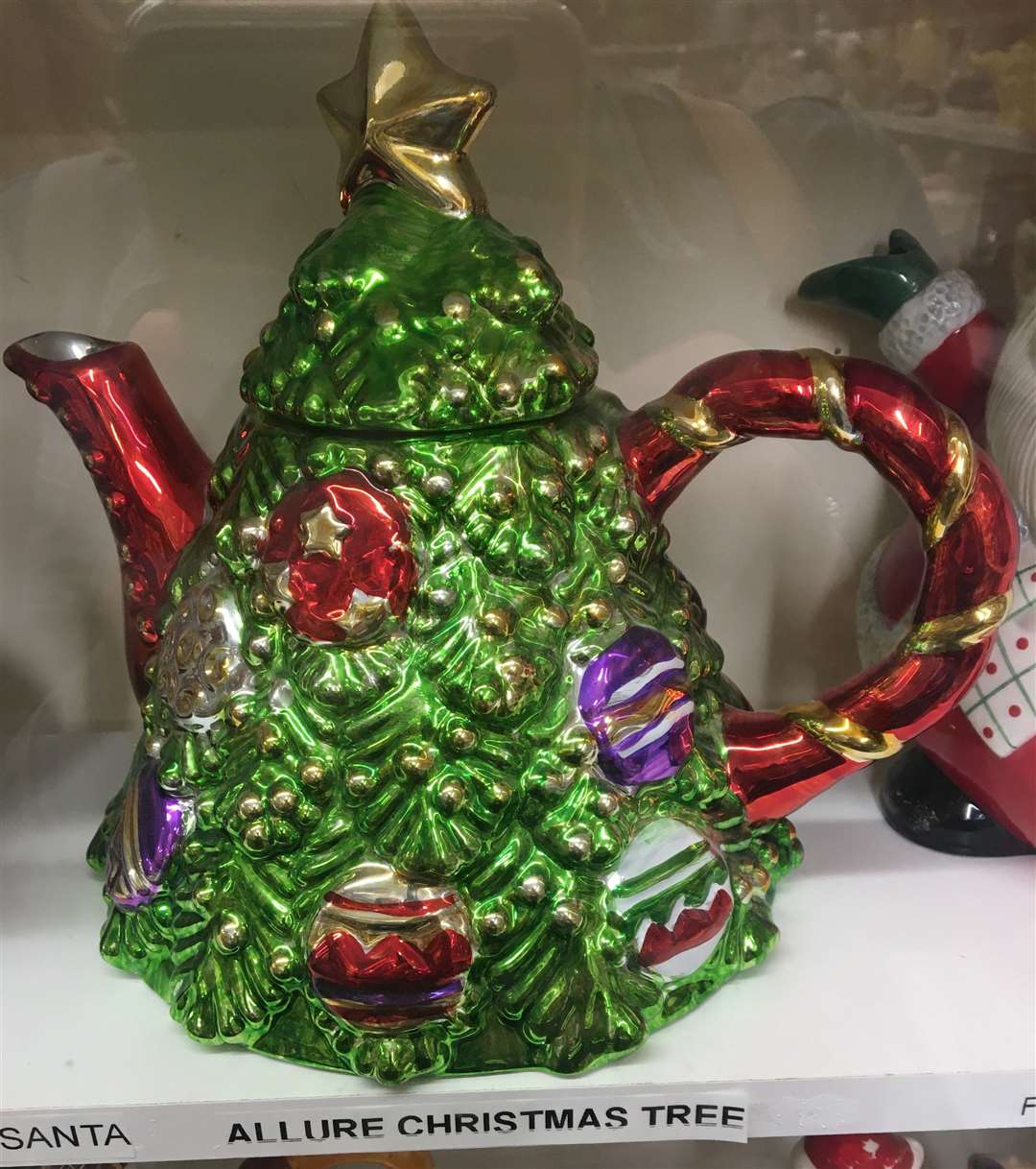 A festive teapot at Tea Pot Island