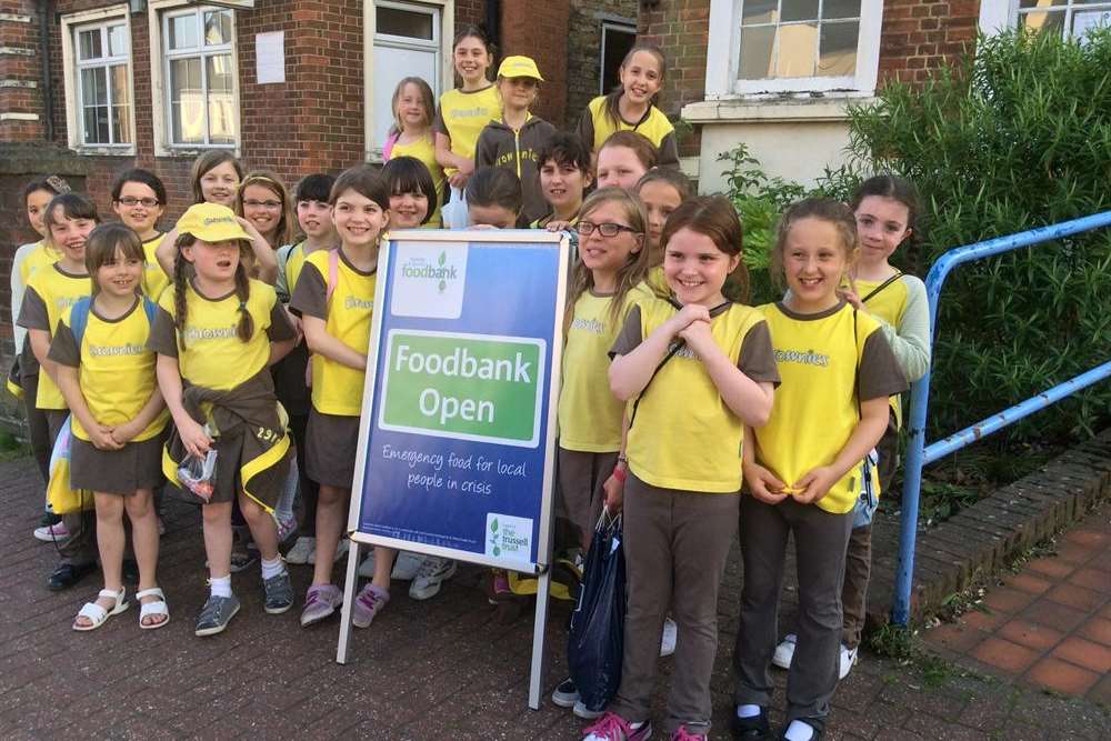 2nd Swanley Brownies lent a helping hand at the Swanley & District Food Bank