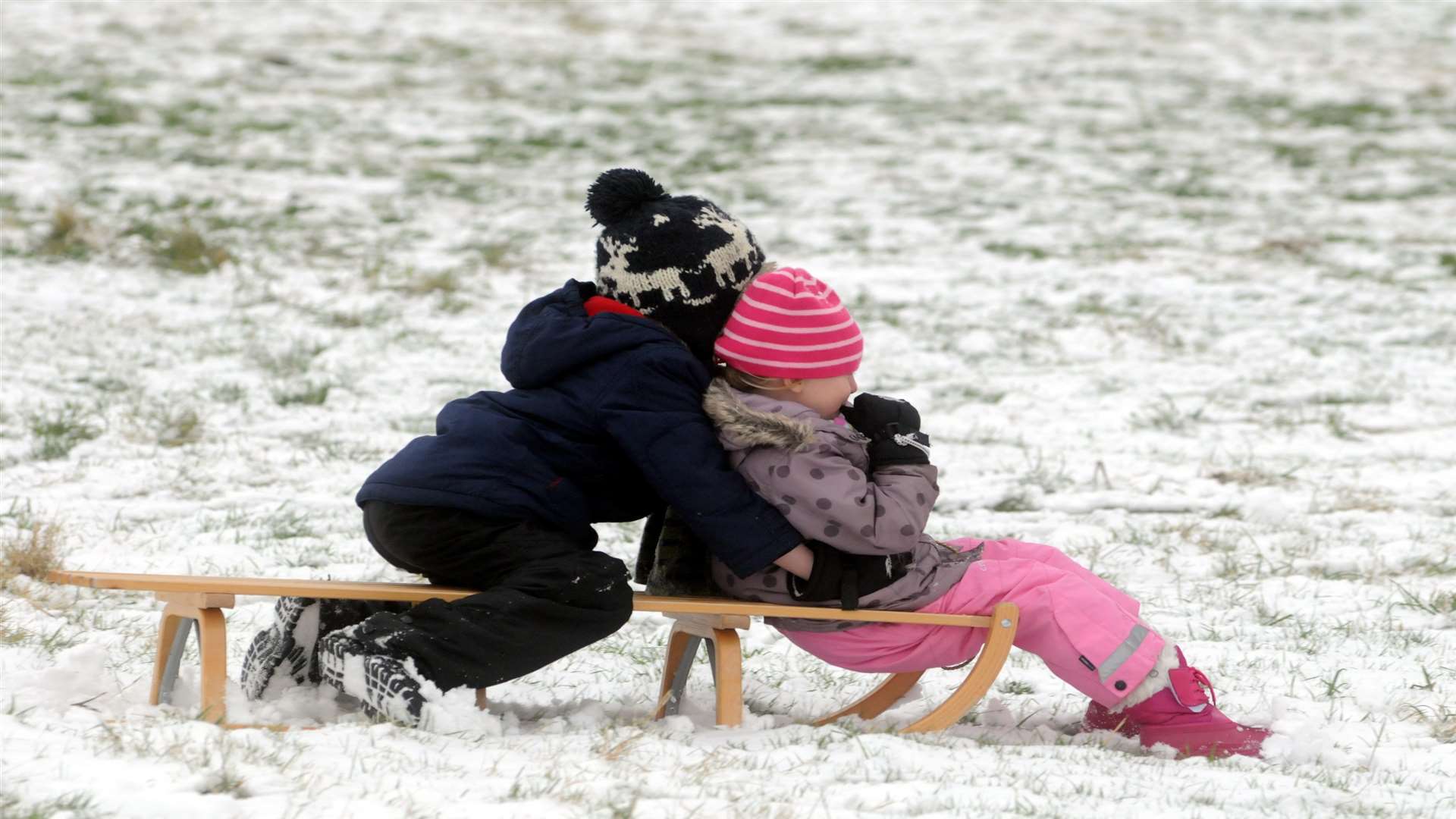 These conditions are perfect for the little ones to jump on the sledge