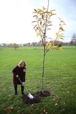 The Lord Lieutenant of Kent planted a tree in memory of Queen Elizabeth in Woodlands Park