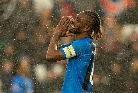 Frustration for Gills captain Gabriel Zakuani Picture: Ady Kerry