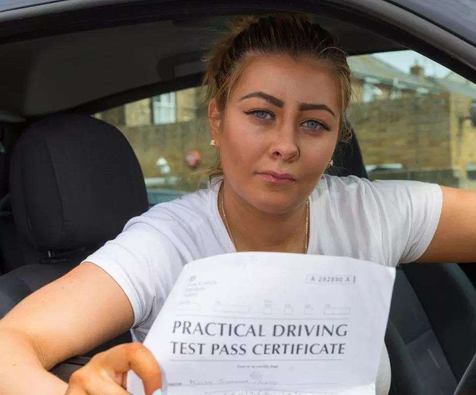 Kelsie Murphy with her driving test certificate (2181348)
