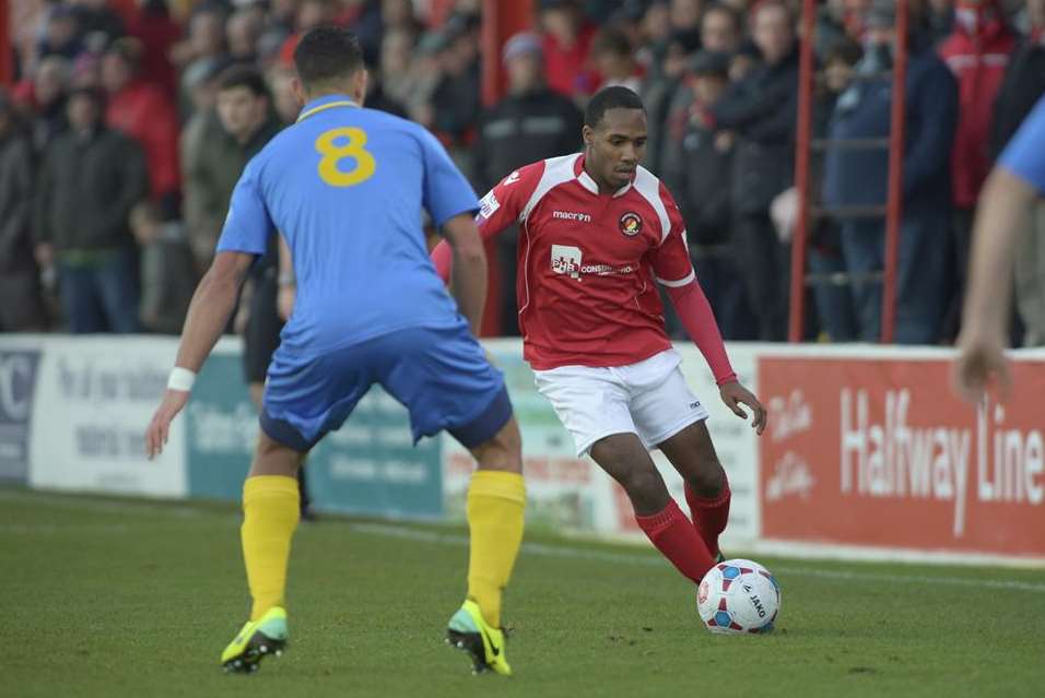 Aiden Palmer on the attack against Basingstoke (Pic: Andy Payton)