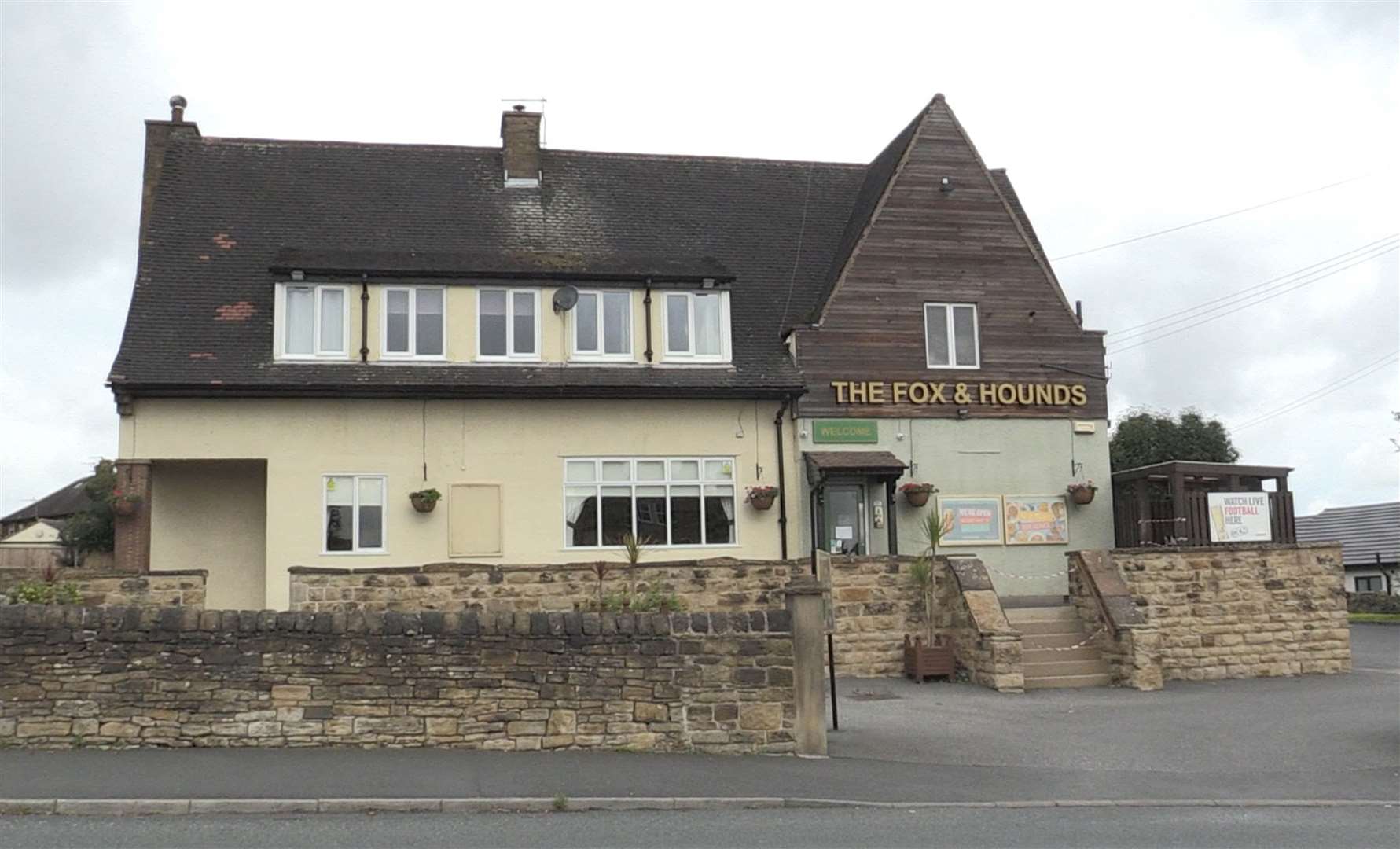The Fox and Hounds in Batley, West Yorkshire, which said it would be closed until further notice (Richard Mccarthy/PA)