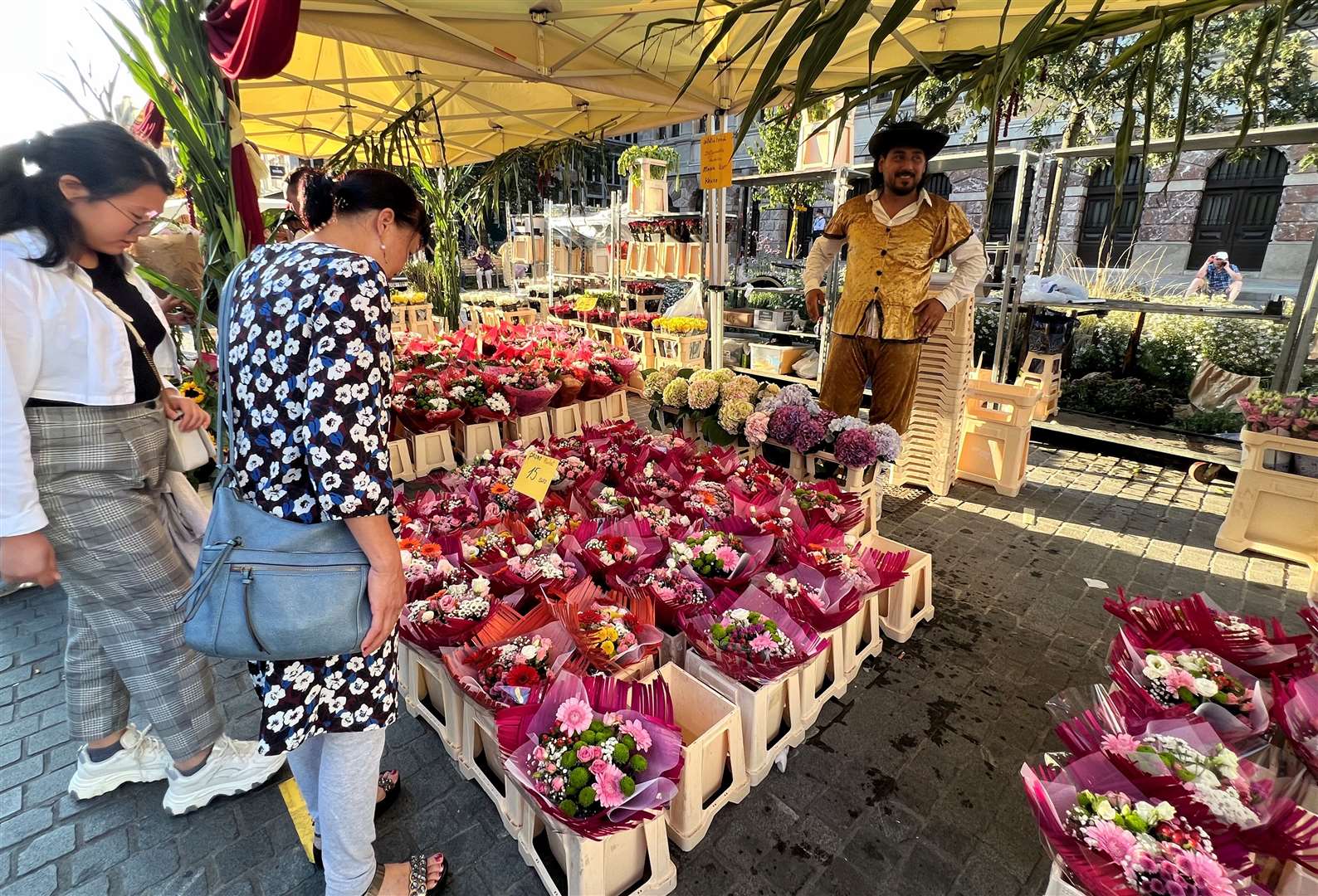 Grote Market, transported back to the 17th century, was selling flowers for Mother’s Day