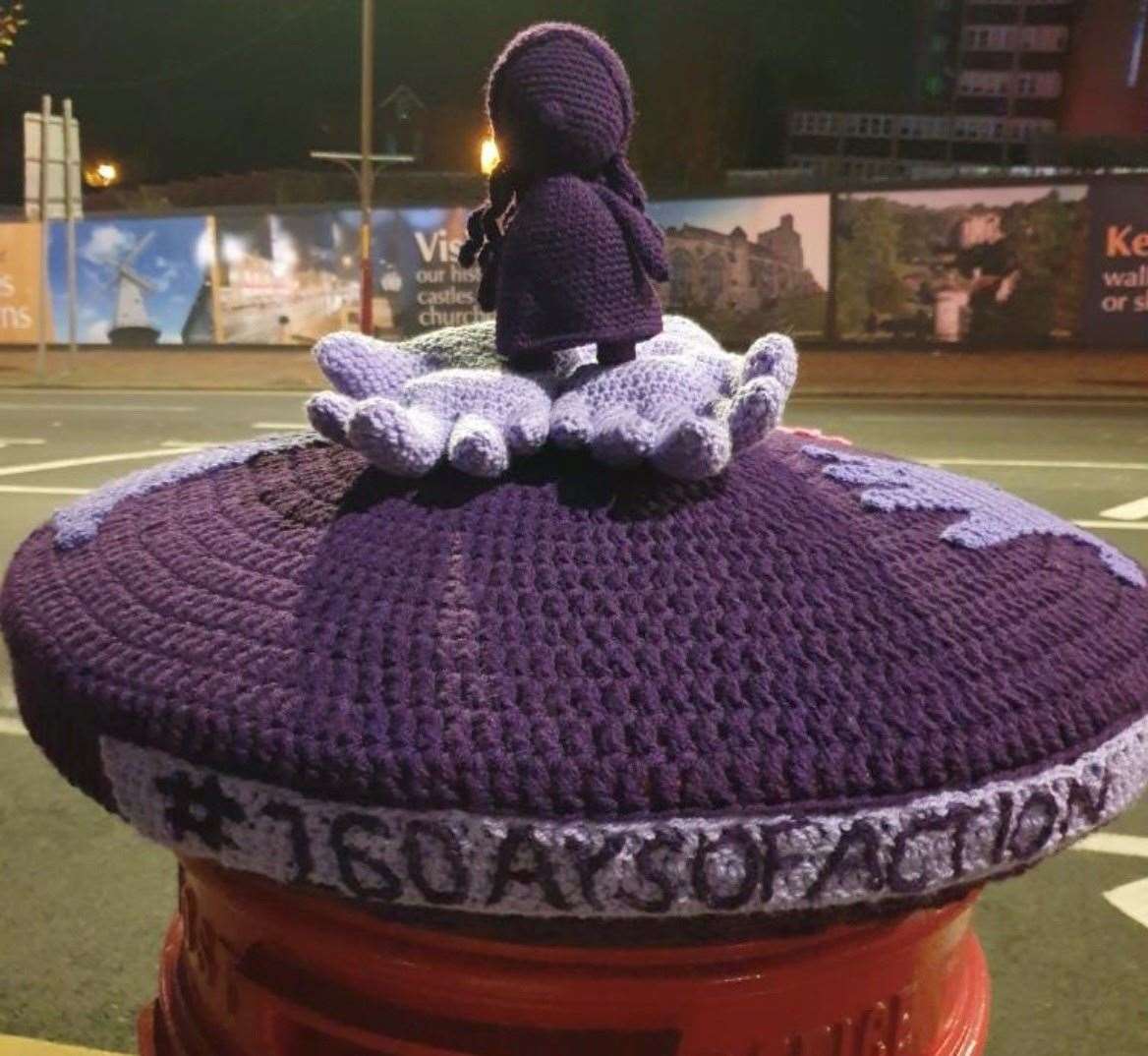 A new knitted design has been spotted on top of a postbox in Mount Pleasant Road. Picture: DAVSS/tunbridgewellsyarnbomber
