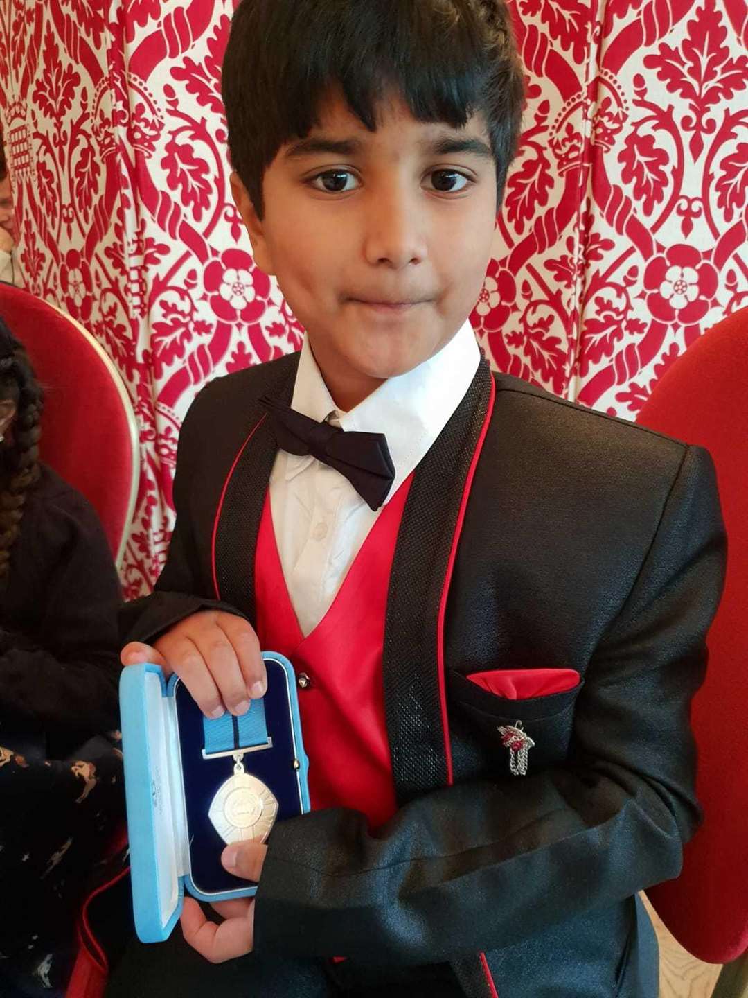 Ishwar Vishwanath Sharma with his British Citizen Youth Award (4898908)