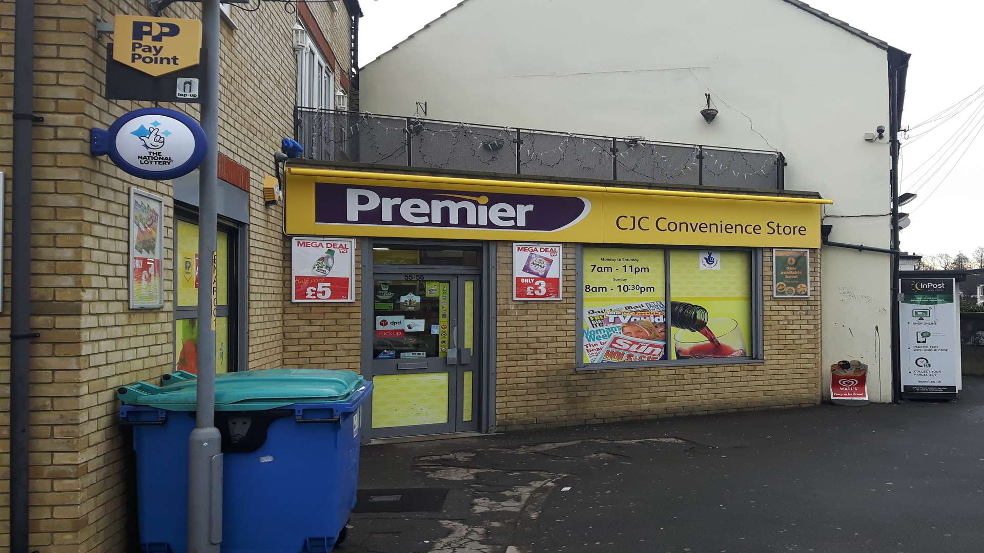 Staff at the CJC Convenience Store fought off a robber armed with a plank of wood