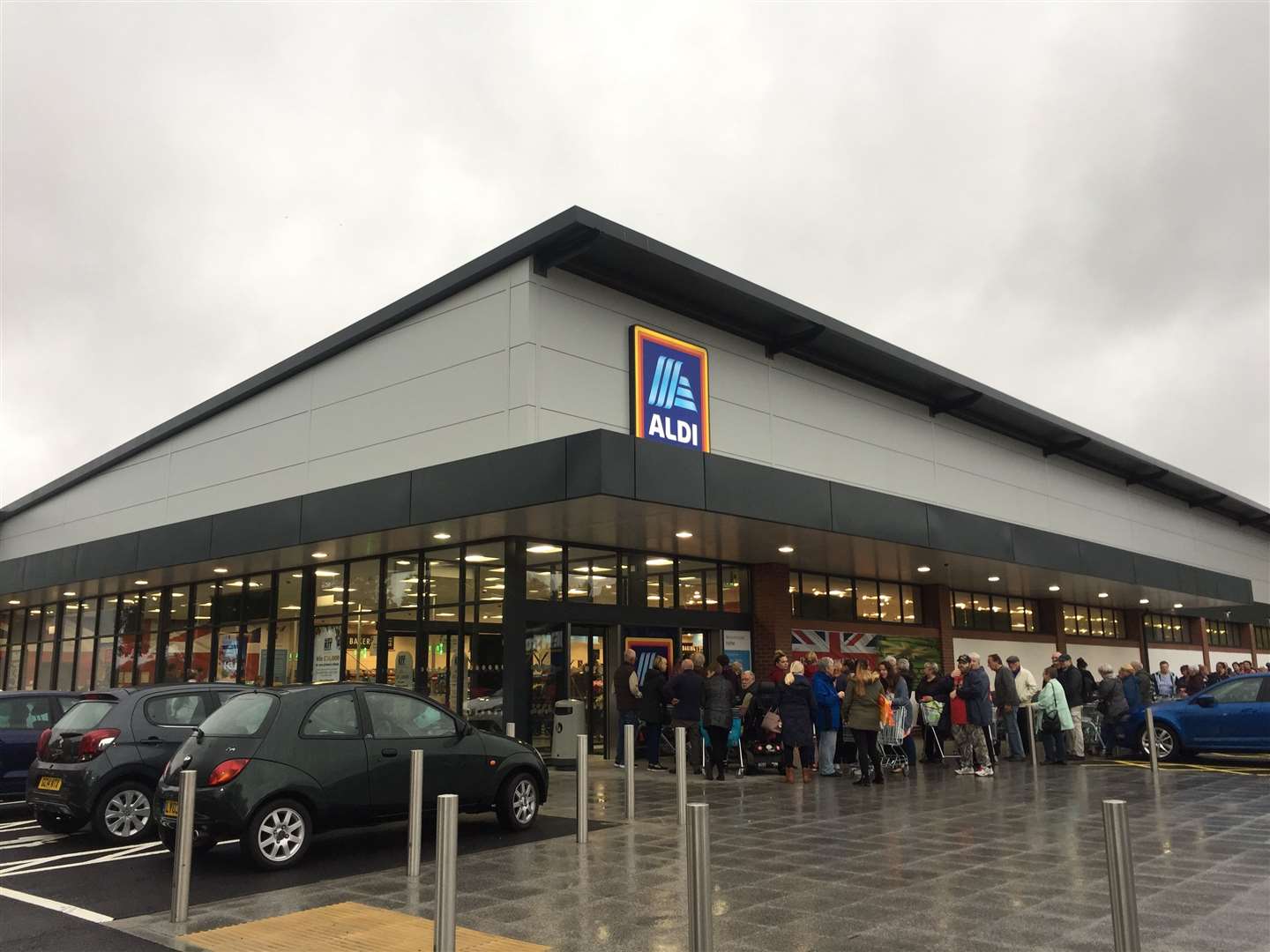 Aldi in Hythe opened at 8am