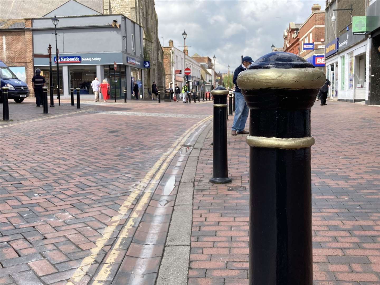 Painting the bollards in Sittingbourne in time for the Queen's Platinum Jubilee
