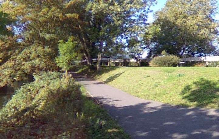 Kingsmead Road footpath where the assault and attempted robbery reportedly took place. Picture: Google