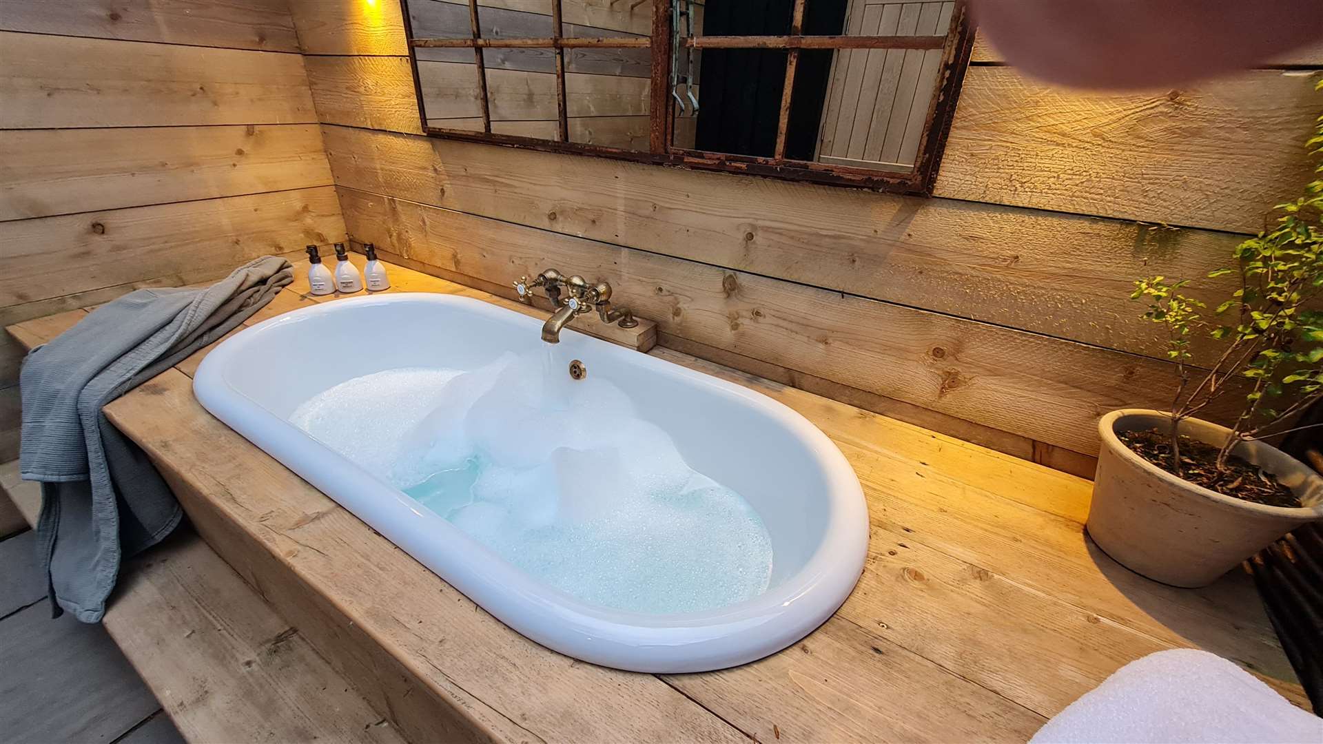 A bubble bath under the stars makes for a different experience at The Pig’s new stream wagon