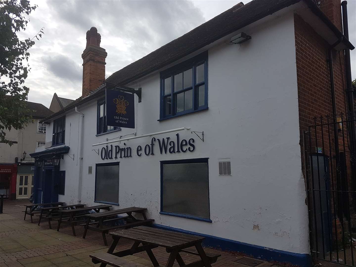 The Old Prince of Wales pub has closed again. (16322104)