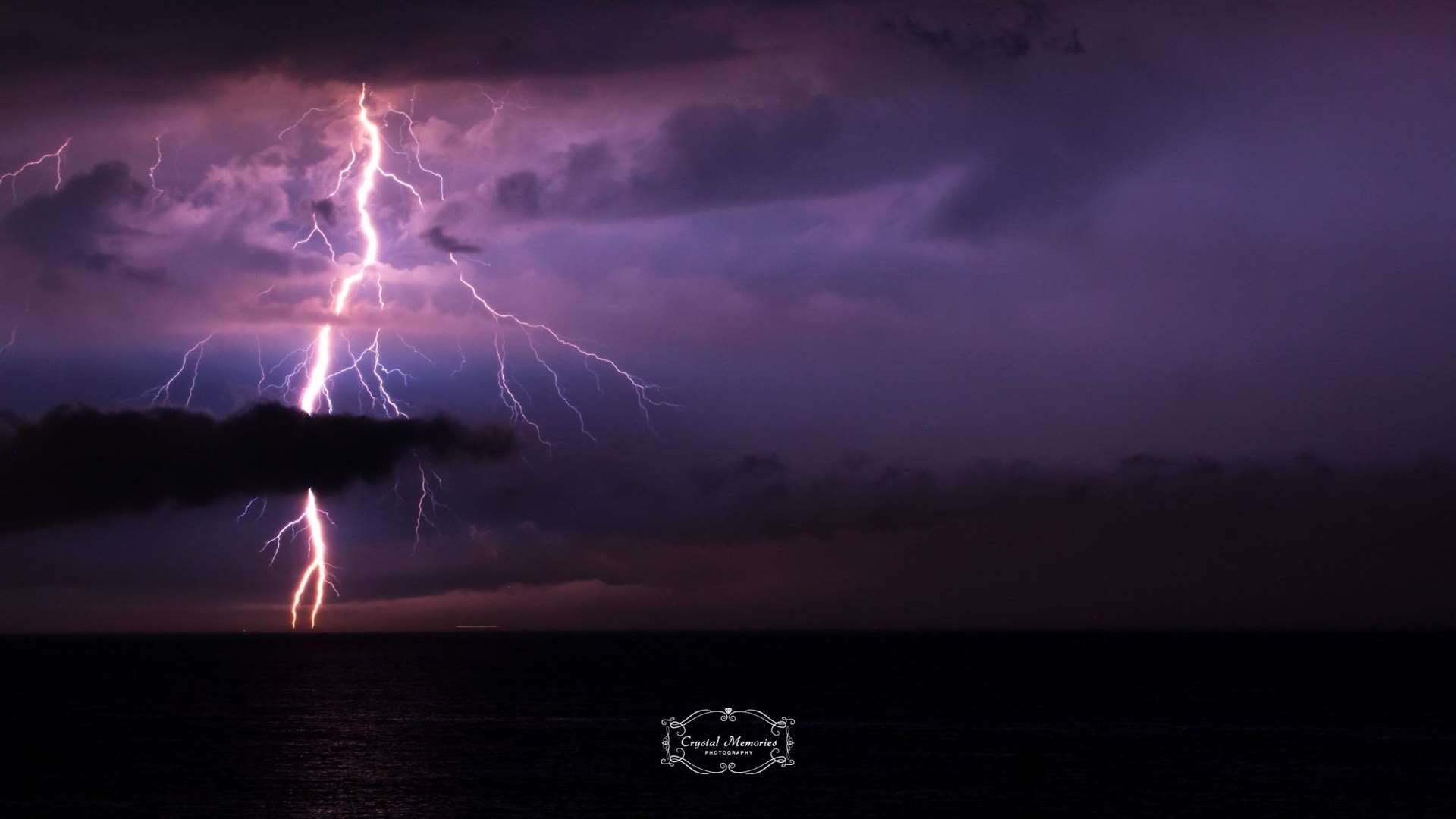 Storm pictures were taken last night at the North End of Deal. Pictures David Christie of Crystal Memories