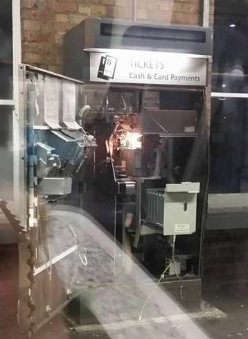 Lizzie Skelding captured this image of the machine shortly after 5am while she was on the train