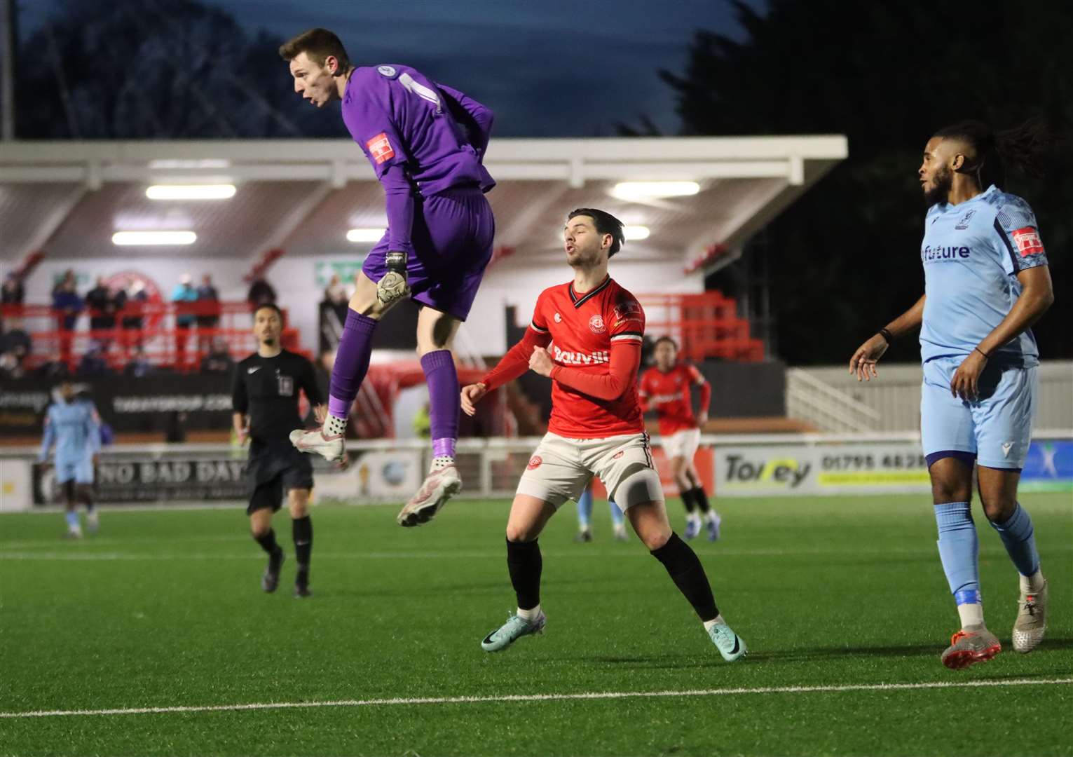 Enfield keeper wins a header off his line as Chatham play Enfield Town Picture: Max English (@max_ePhotos)