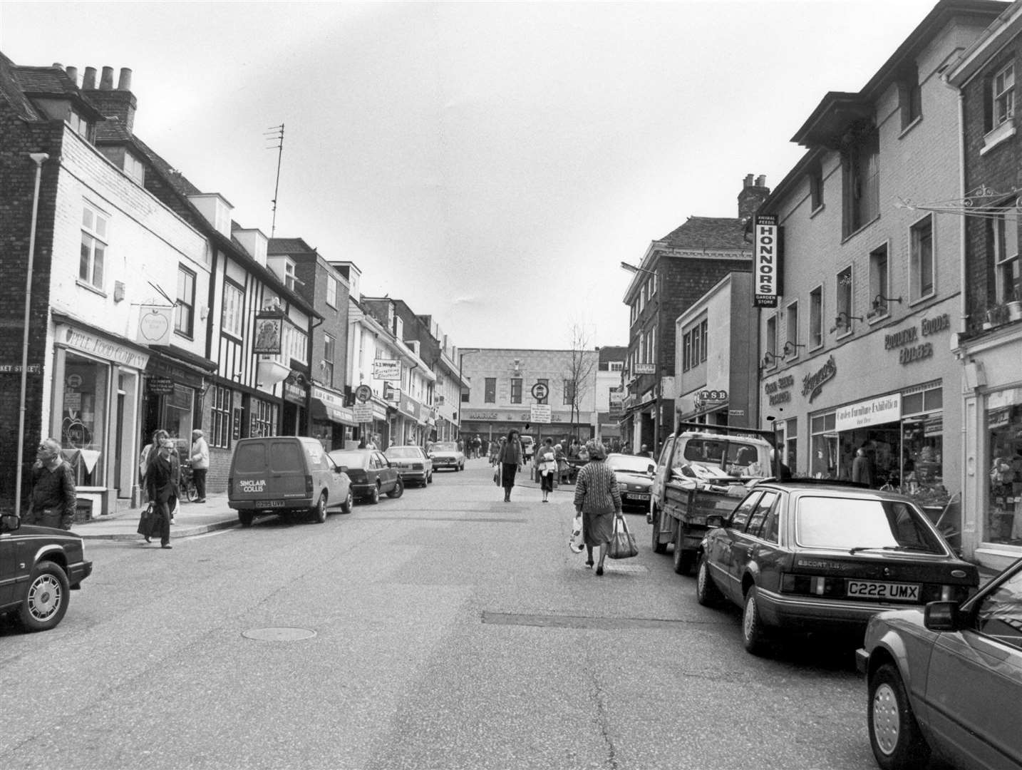 F J Burger is the second nearest shop on the left in this 1988 image of Earl Street, Maidstone