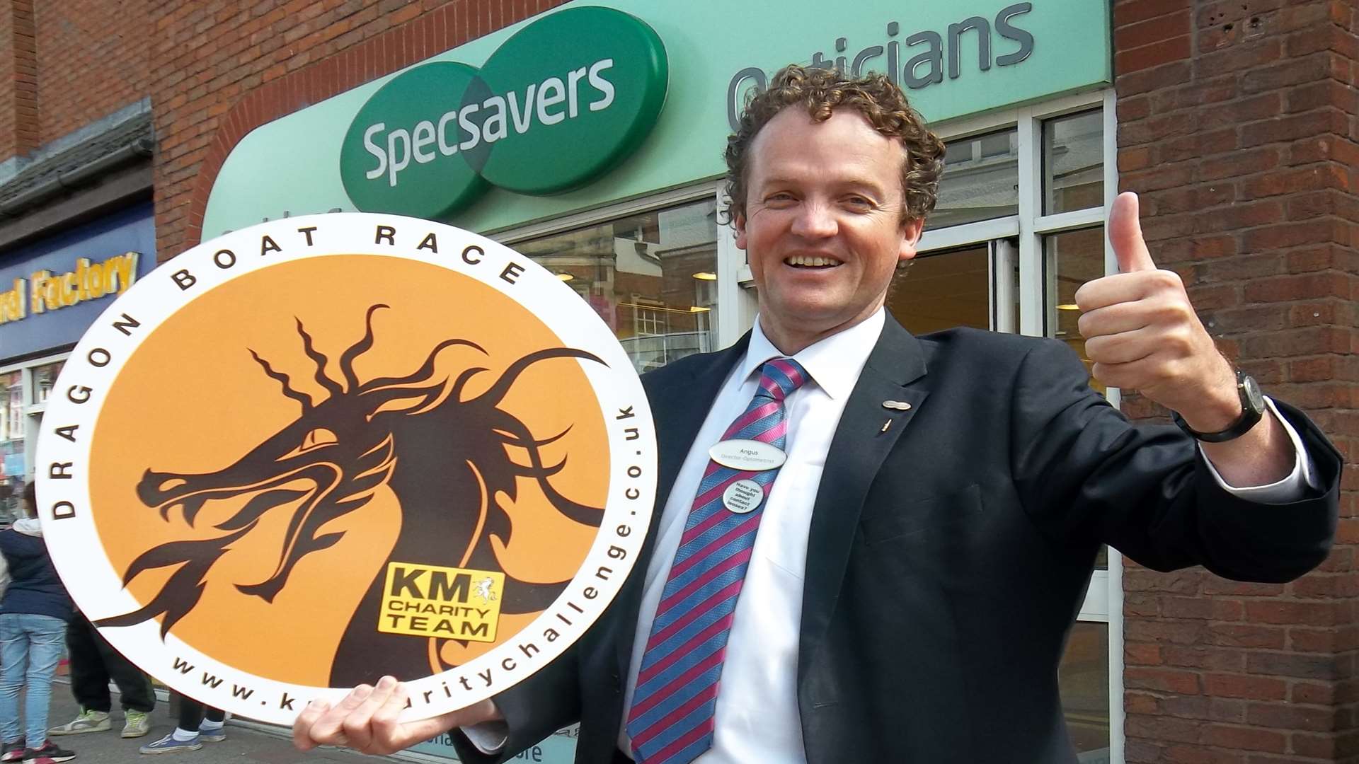 Specsavers Tonbridge director Angus Hathorn launches KM Dragon Boat Race 2014