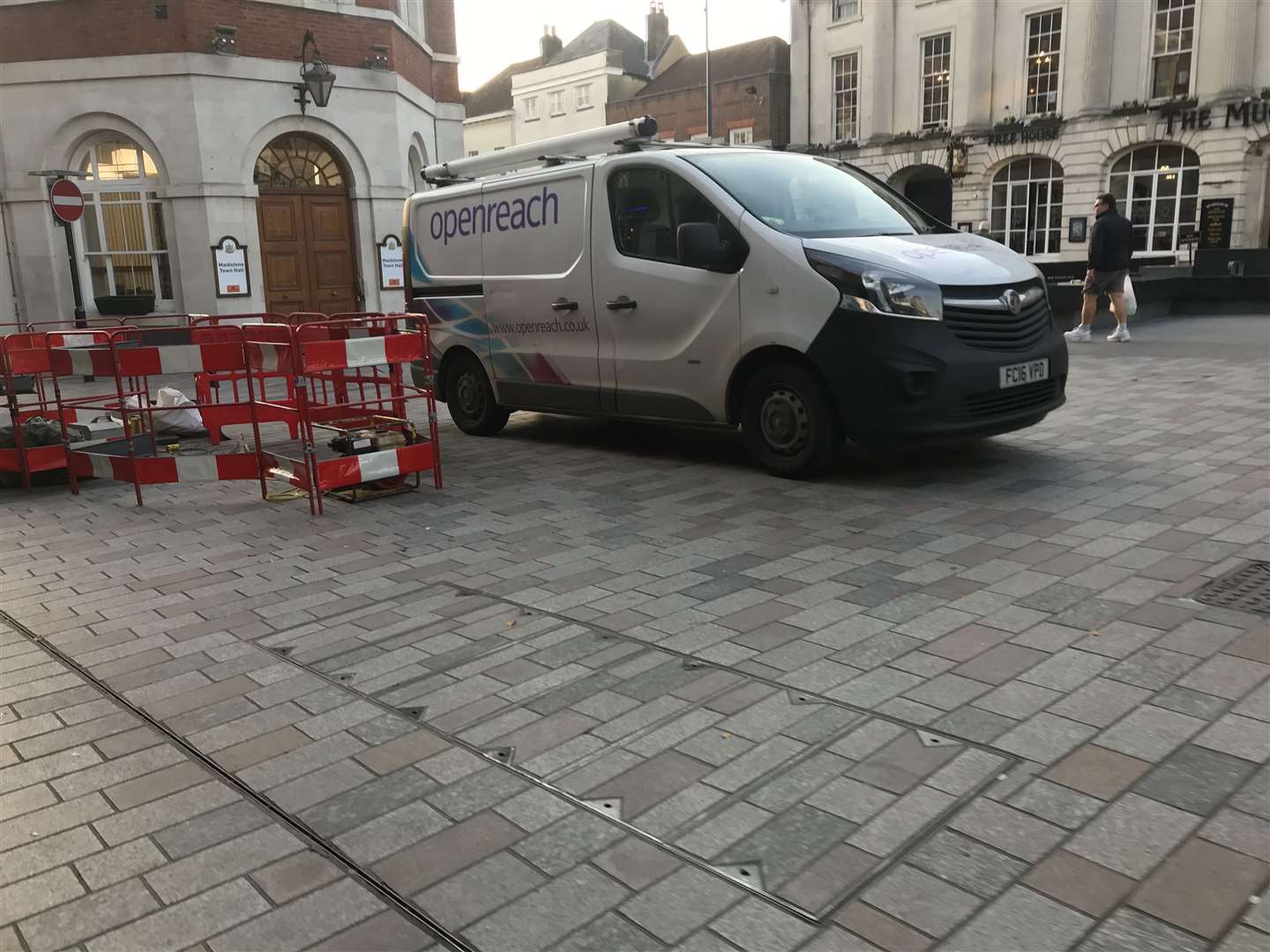 Openreach are in Jubilee Square repairing a faulty cable (19384831)