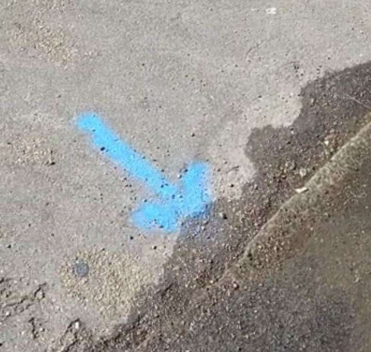 South East Water painted a blue arrow to identify the leak, which remained unfixed for several days. Image: Gary King
