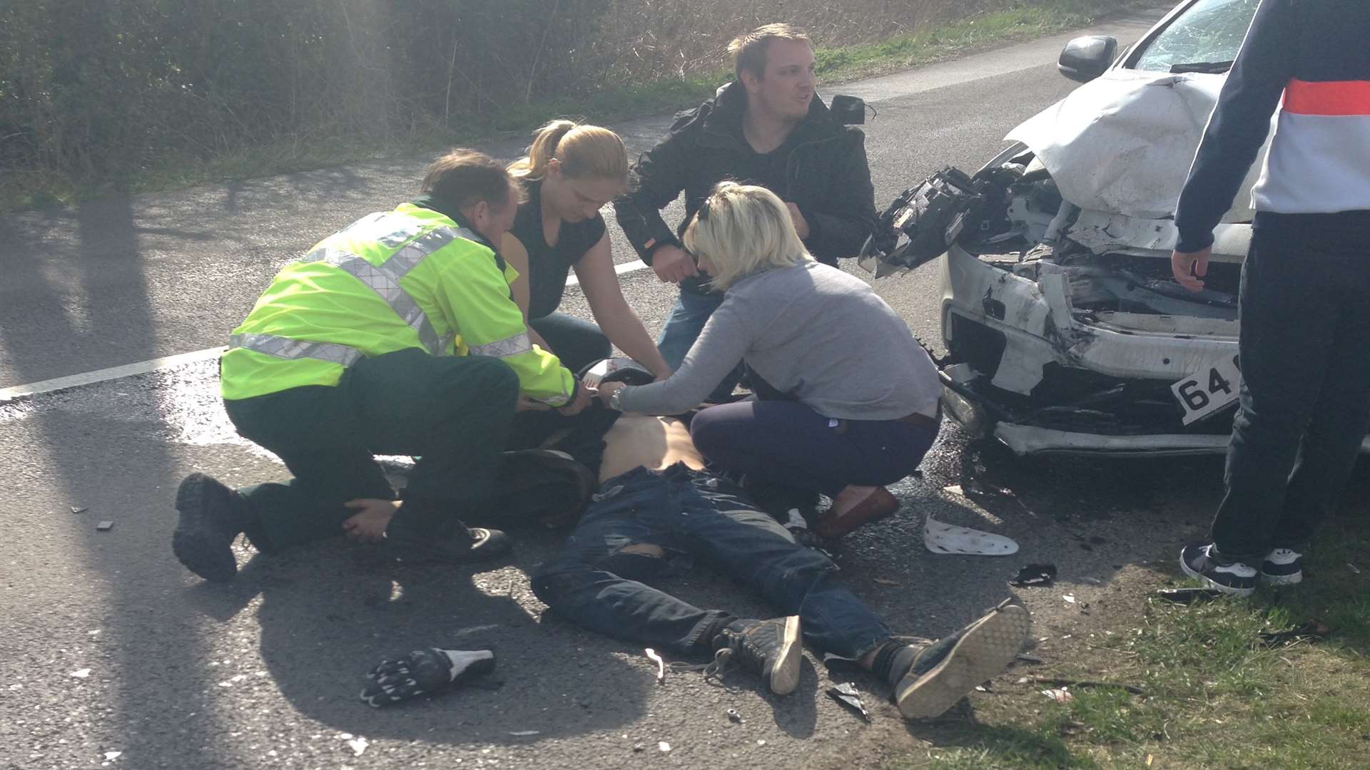 The motorcyclist was helped by passersby and paramedics