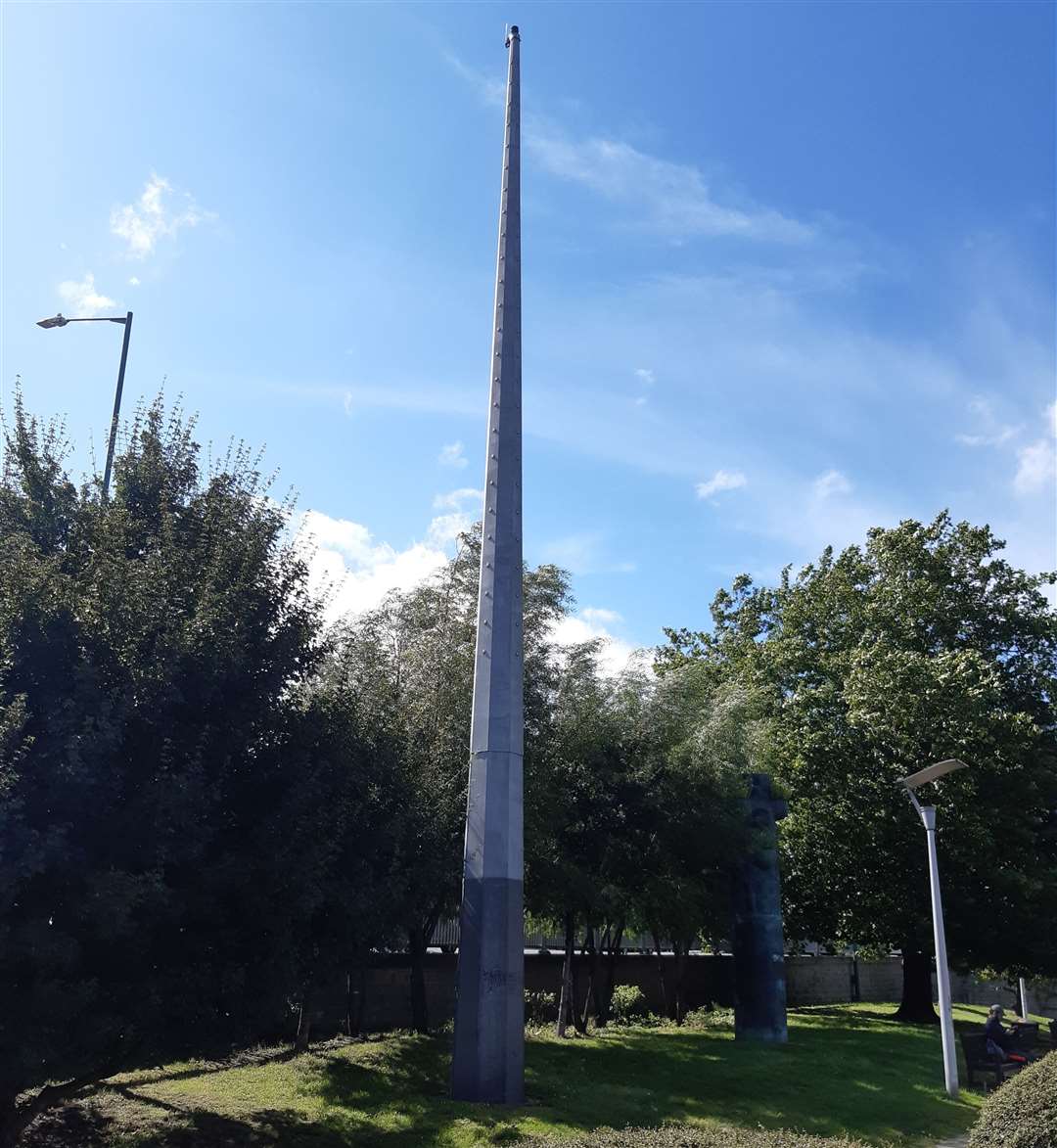 The flashing needle near Maidstone Bridge