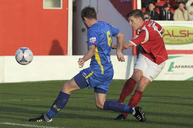 Andy Pugh in action during his loan spell at Ebbsfleet (Pic: Andy Payton)