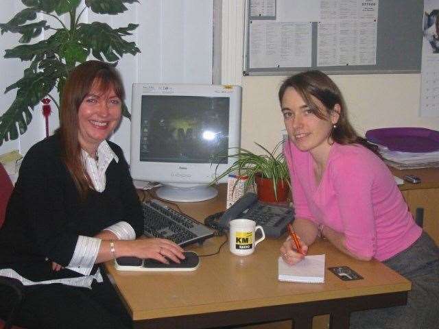 Thanet Extra editor Carol Davies and KM-fm reporter Liz Leonard discuss ideas in the newsroom in 2005