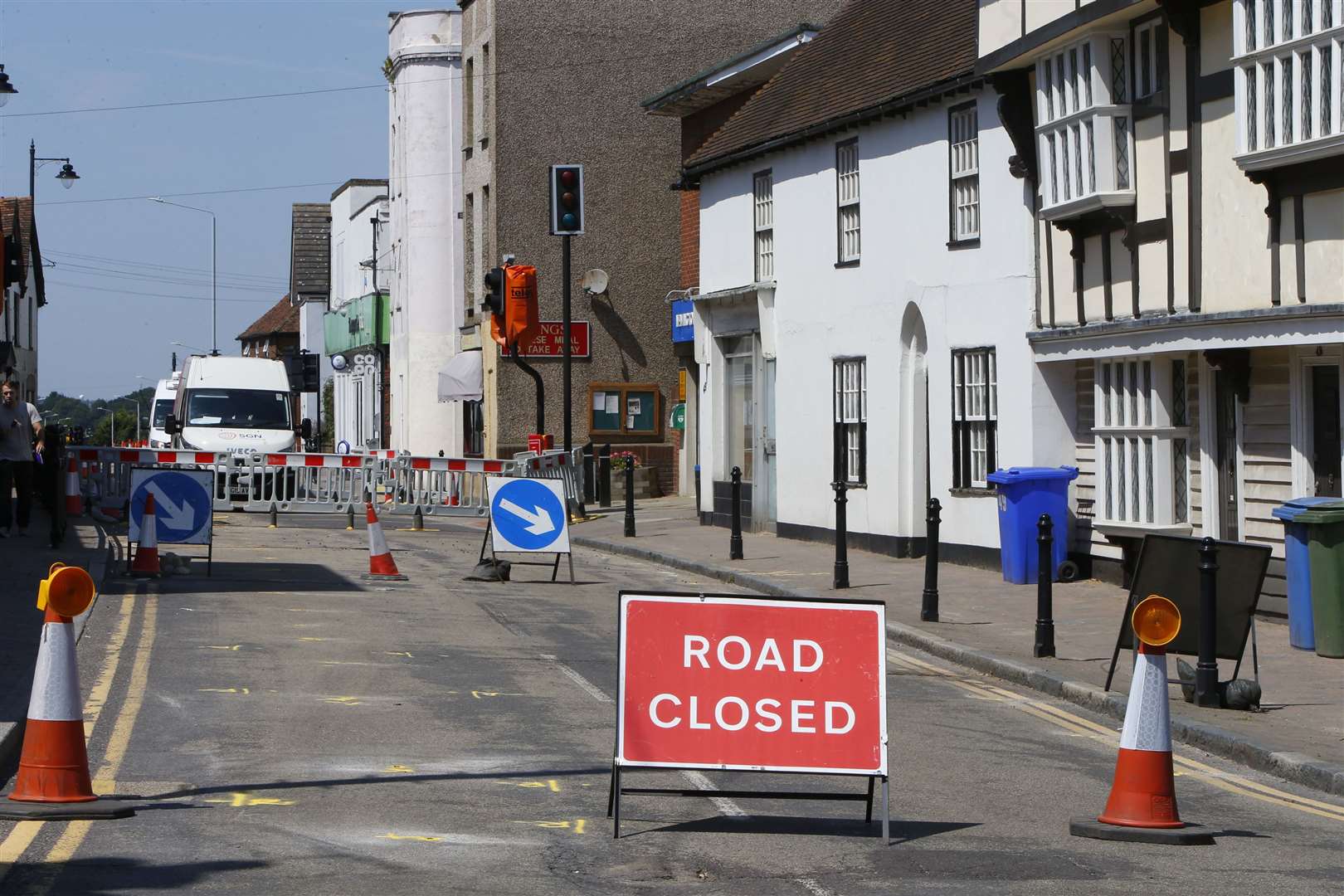 A2 closed in Sittingbourne due to gas leak..Newington High Street, Sittingbourne. ME9 7JP.Picture: Andy Jones. (14172536)