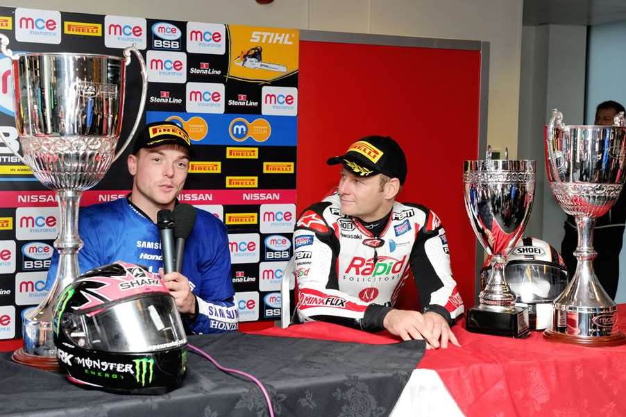 Title winner Alex Lowes (left) and Shane Byrne display their trophies Picture: Simon Hildrew