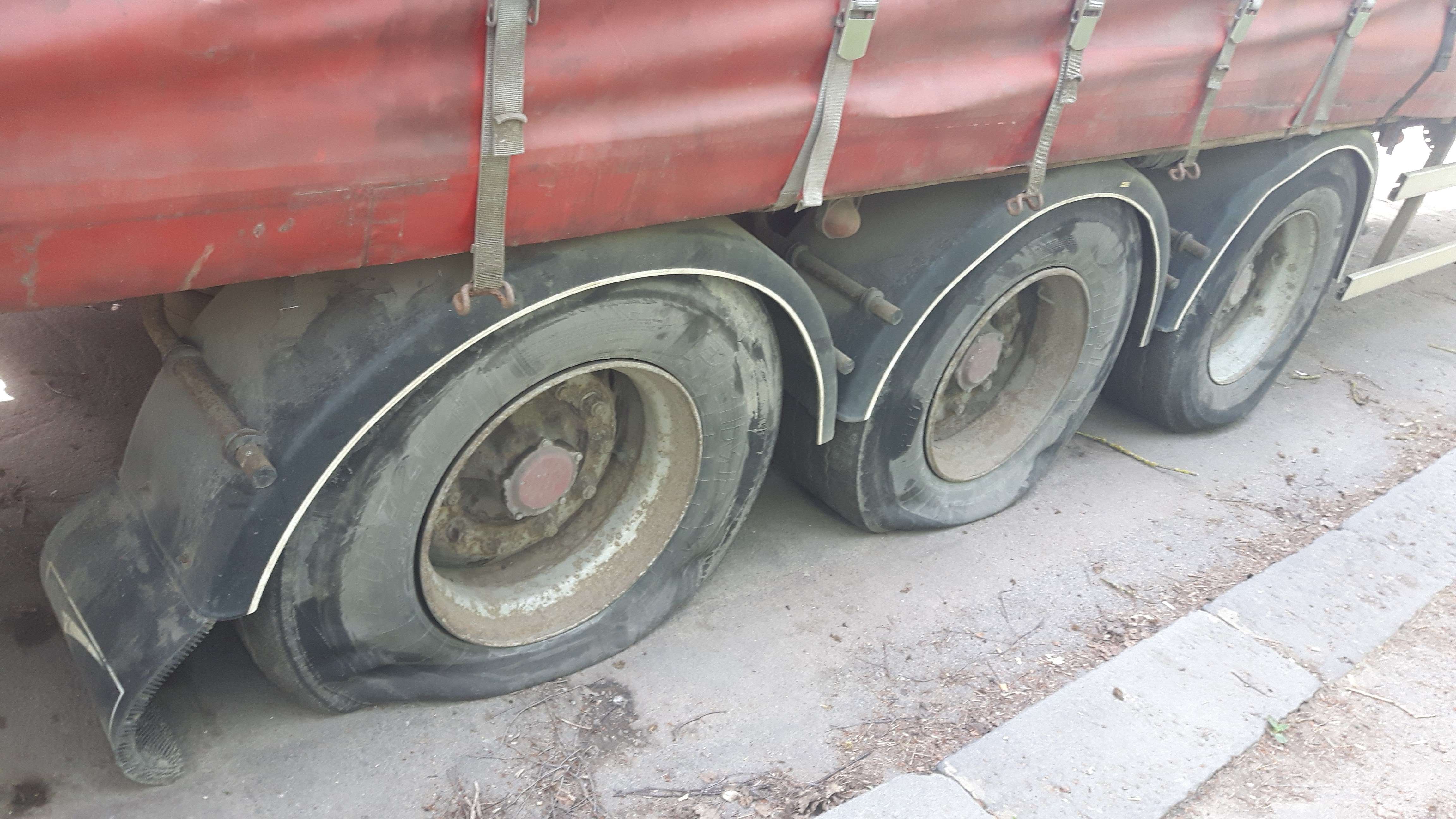 Flat tyres on a trailer near the Hare and Hounds pub on the A20
