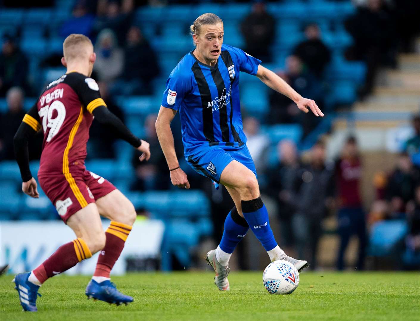 Gillingham striker Tom Eaves takes on Bradford City's Lewis O'Brien Picture: Ady Kerry