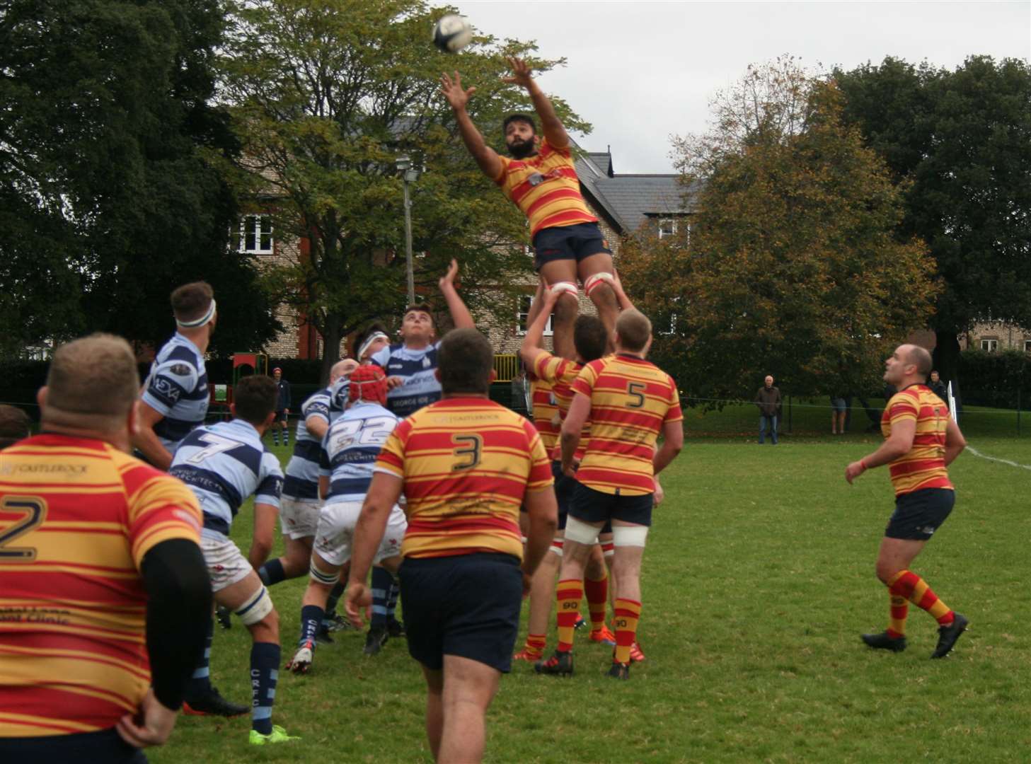 Medway claim lineout possession at Chichester in London 1 South. (52598884)