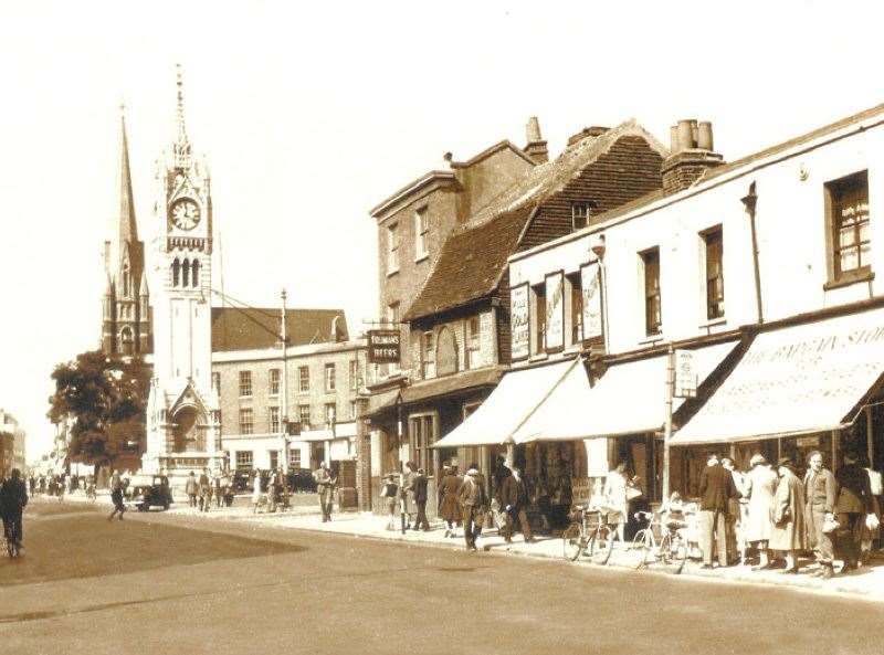 The British Tar - now TJ's - in Milton Road, circa 1930