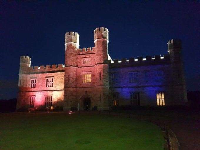 Leeds Castle lit up in pink and blue for Baby Loss Awareness Week. Picture: @leedscastleuk